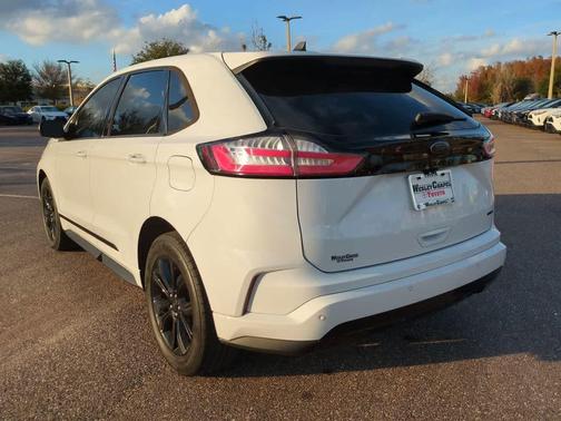 2022 Ford Edge SE