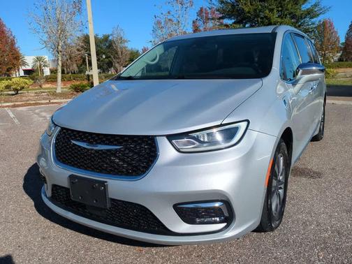 2022 Chrysler Pacifica Hybrid Limited