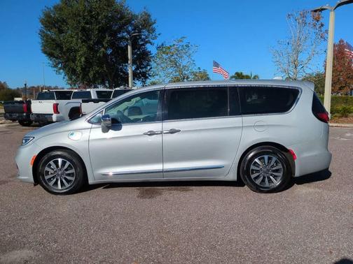 2022 Chrysler Pacifica Hybrid Limited