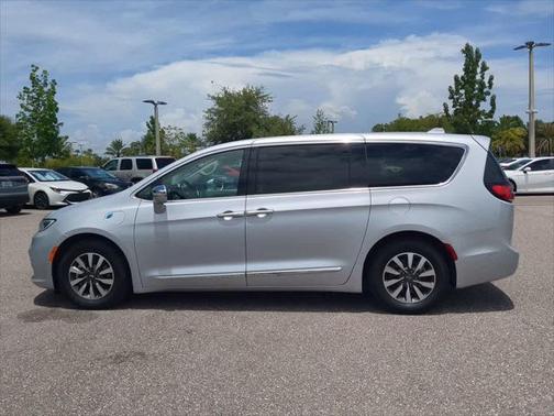 2022 Chrysler Pacifica Hybrid Limited