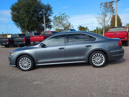 2016 Volkswagen Passat 1.8T SE
