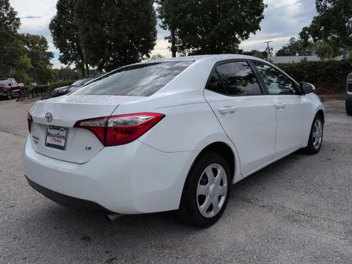 Super White 2015 Toyota Corolla LE