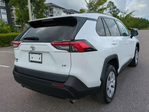 2020 Toyota RAV4 LE