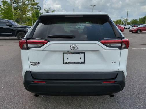 2020 Toyota RAV4 LE