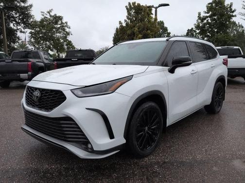 Wind Chill Pearl 2023 Toyota Highlander XSE