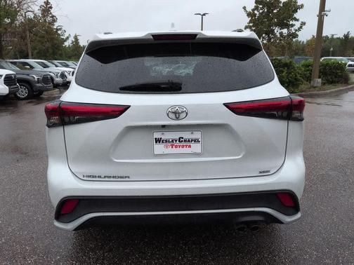 Wind Chill Pearl 2023 Toyota Highlander XSE