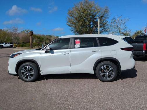 2026 Toyota Highlander XLE