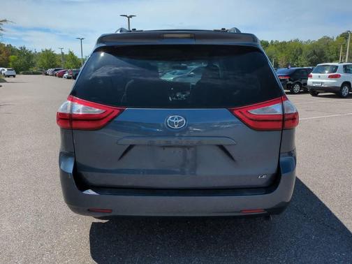 2015 Toyota Sienna LE
