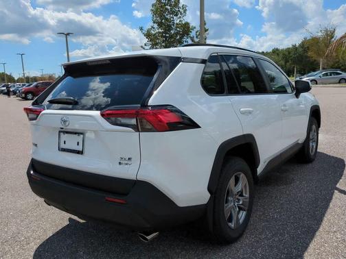 2025 Toyota RAV4 Hybrid XLE