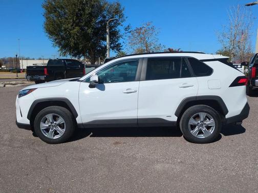 2025 Toyota RAV4 Hybrid XLE