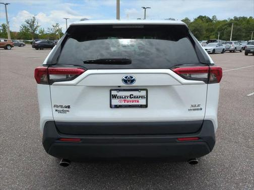 2022 Toyota RAV4 Hybrid XLE