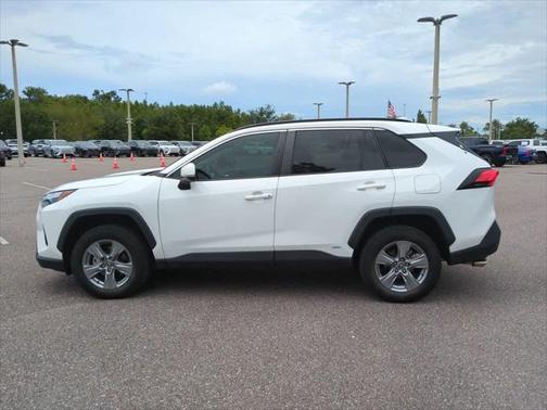 2022 Toyota RAV4 Hybrid XLE