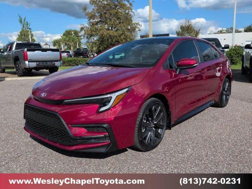 Ruby Flare Pearl/Midnight Black Metallic 2026 Toyota Corolla SE
