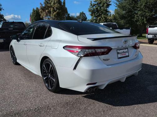 Wind Chill Pearl/Midnight Black Metallic 2019 Toyota Camry XSE