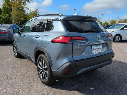 2024 Toyota Corolla Cross XLE