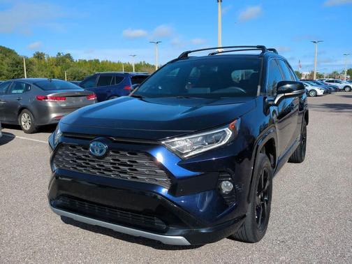 2020 Toyota RAV4 Hybrid SE