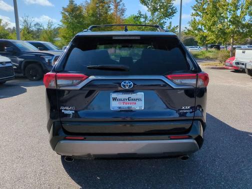 2020 Toyota RAV4 Hybrid SE