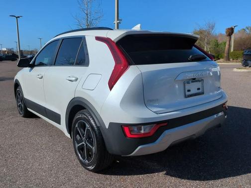 2023 Kia Niro LX