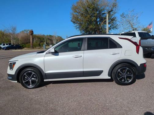 2023 Kia Niro LX