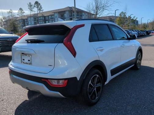 2023 Kia Niro LX