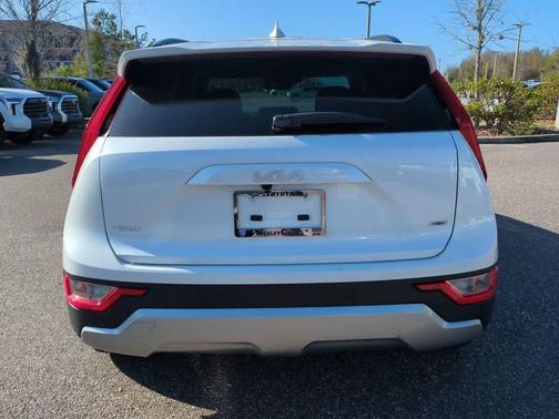 2023 Kia Niro LX