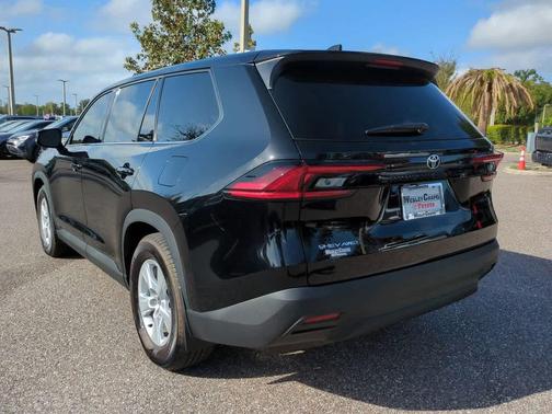 2025 Toyota Highlander Hybrid LE