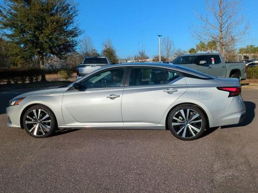 2021 Nissan Altima SR FWD