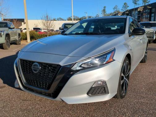 2021 Nissan Altima SR FWD