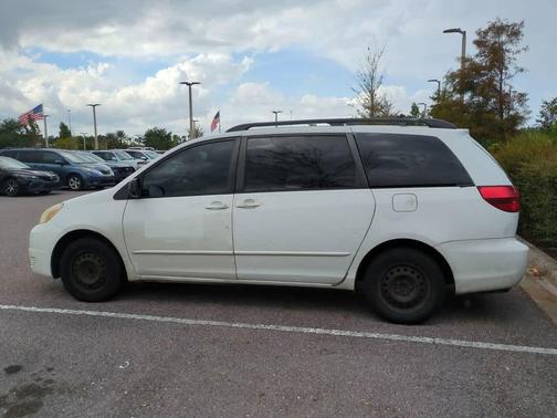 2004 Toyota Sienna LE