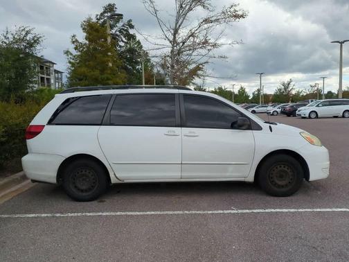 2004 Toyota Sienna LE
