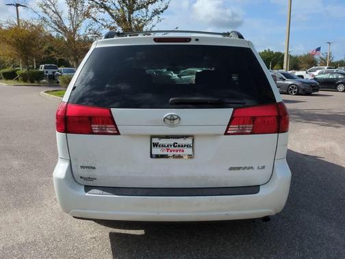 2004 Toyota Sienna LE