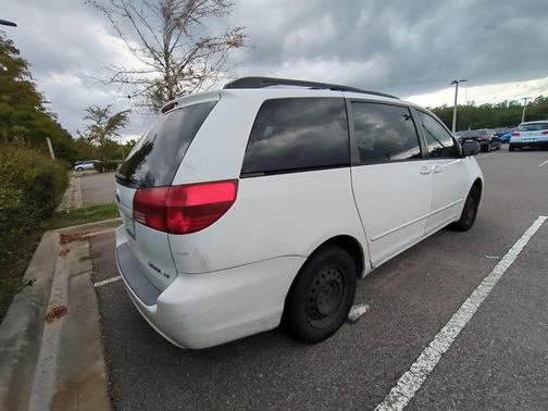 2004 Toyota Sienna LE
