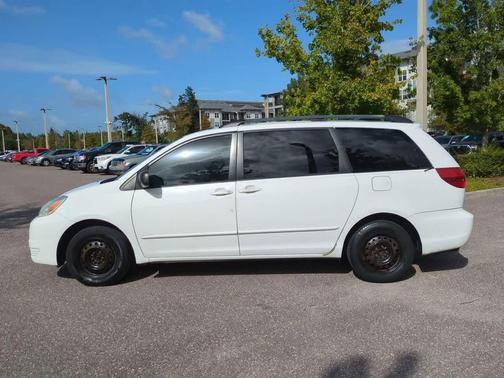 2004 Toyota Sienna LE