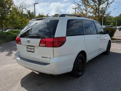 2004 Toyota Sienna LE