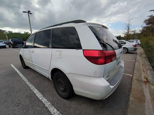 2004 Toyota Sienna LE