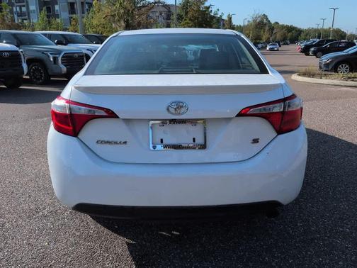 Super White 2015 Toyota Corolla S Plus
