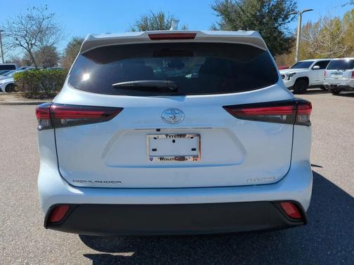 2026 Toyota Highlander XLE