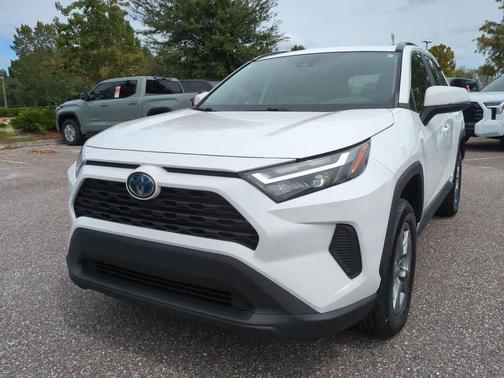 2022 Toyota RAV4 Hybrid XLE