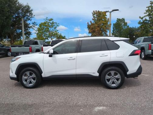 2022 Toyota RAV4 Hybrid XLE