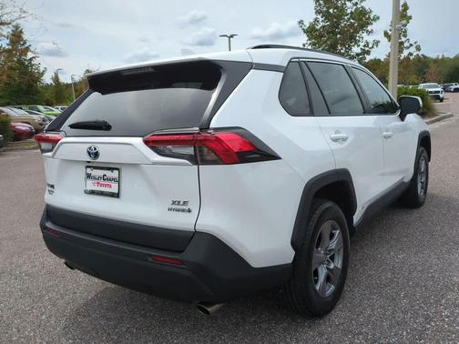 2022 Toyota RAV4 Hybrid XLE