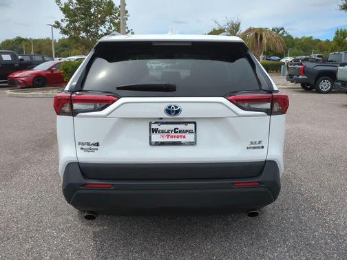2022 Toyota RAV4 Hybrid XLE