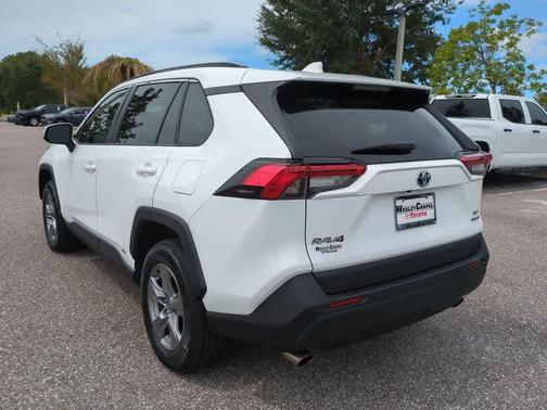2022 Toyota RAV4 Hybrid XLE