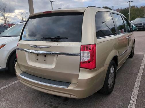 2011 Chrysler Town & Country Touring-L
