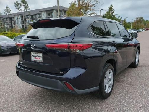 2022 Toyota Highlander LE