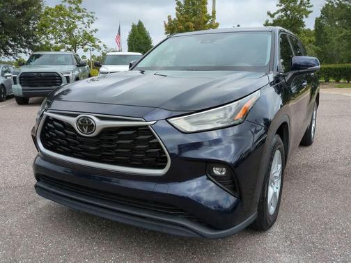 2022 Toyota Highlander LE