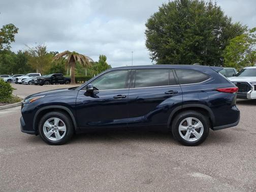 2022 Toyota Highlander LE