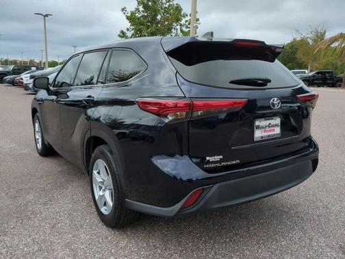 2022 Toyota Highlander LE