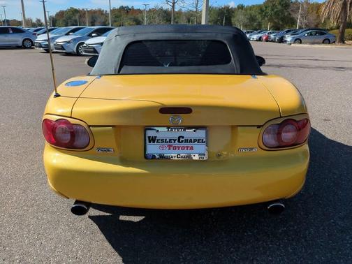 2002 Mazda MX-5 Miata 