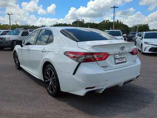 2018 Toyota Camry SE