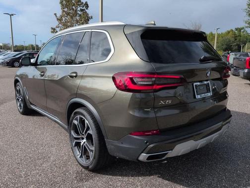 Manhattan Green Metallic 2021 BMW X5 sDrive40i